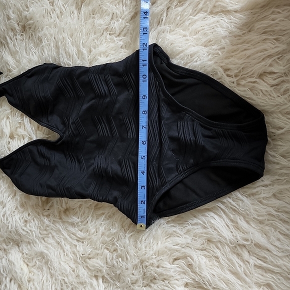 LA BLANCA Textured BLACK Chevron Ribbed Plunge Halter 1pc. Swimsuit #LB5K319 - Picture 9 of 9